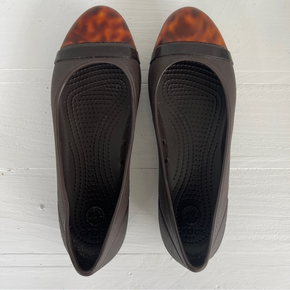 Crocs Brown Sandals Women's 7 Tortoise Shell Cap Toe Ballet Flats Mary Janes - Picture 4 of 8